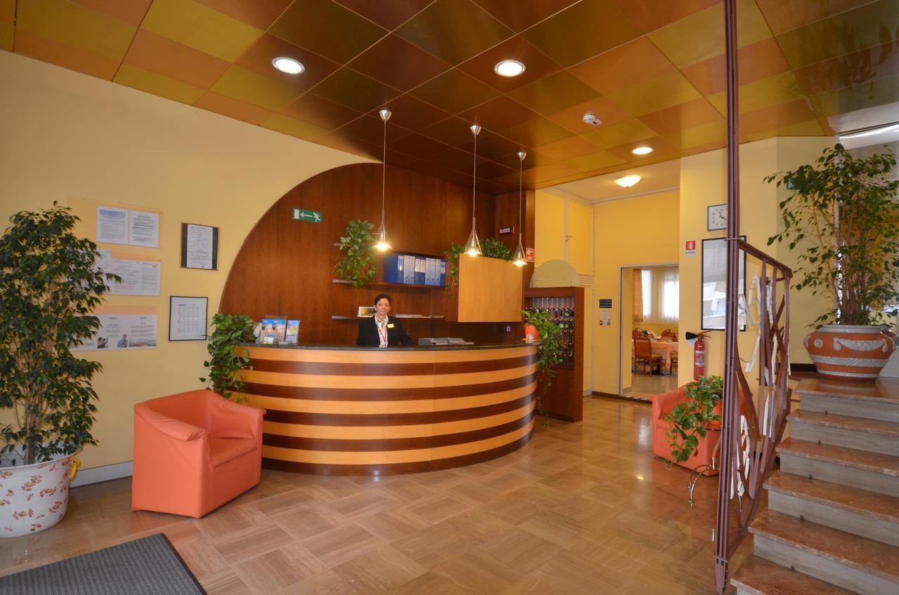 Aparthotel Pineda Бібіоне Екстер'єр фото